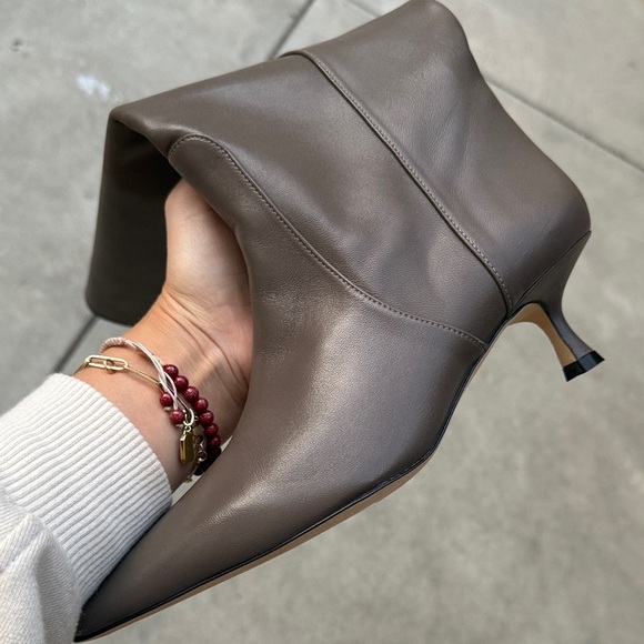 Stuart Weitzman Naomi 50 knee high leather boots. Size 9. Color is Grey-Brown - Picture 9 of 10